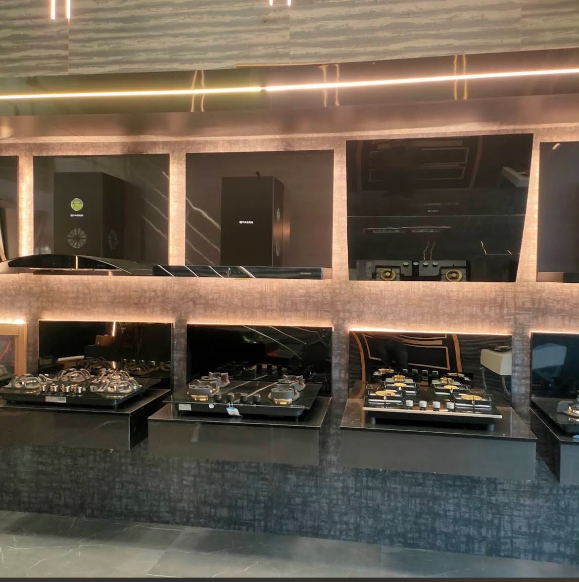 Premium hobs and chimneys on display